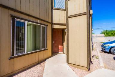 Main picture of 1742 E Pepper Cir