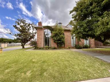 Main picture of 2220 NW 49th St