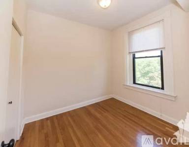 Main picture of 2954 N Racine Ave