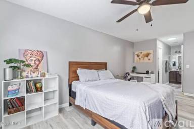 Main picture of 2437 E Jones Ave