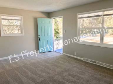 Main picture of 1953 W 59th St