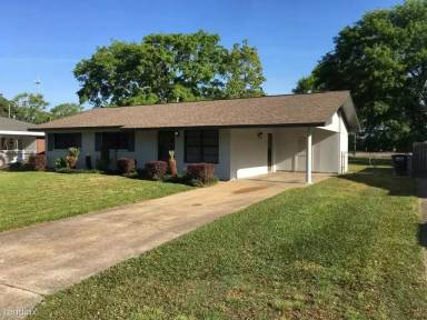Main picture of 320 Poplar Dr