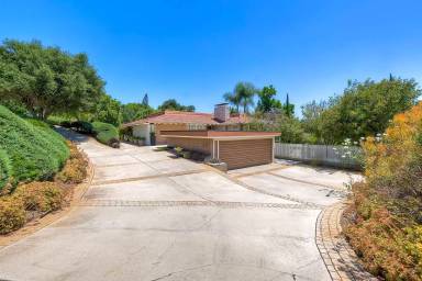 Main picture of 630 Crest Dr