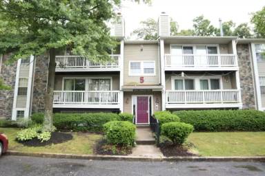 Main picture of 56 Kenwood Dr