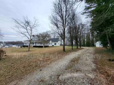 Main picture of 653 Glenn Gee Rd
