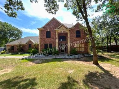 Main picture of 1013 Shady Ln N