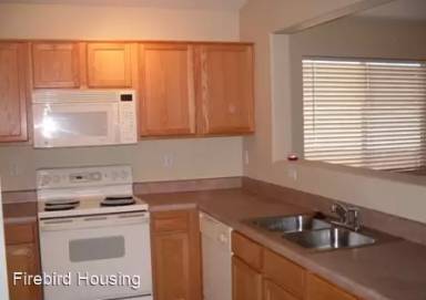 Main picture of 324 E Senna Way