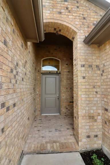 Main picture of 2421 Moon Ranch Dr