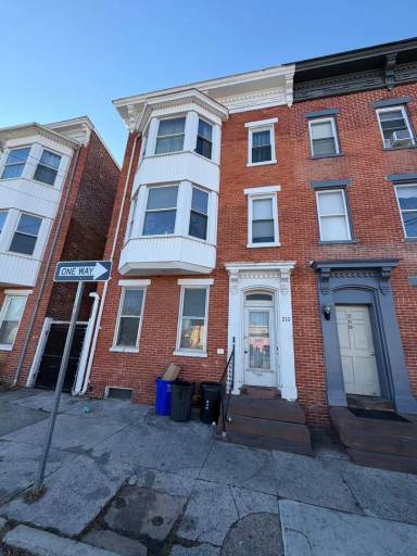 Main picture of 210 S Duke St
