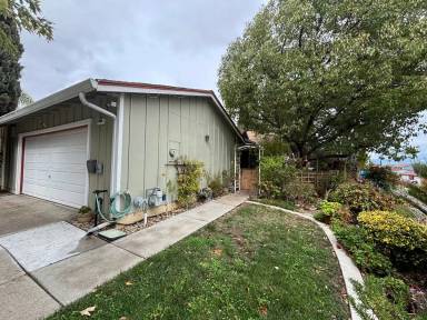Main picture of 1700 Mahogany Way
