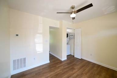 Main picture of 7 1/2 W 2nd St