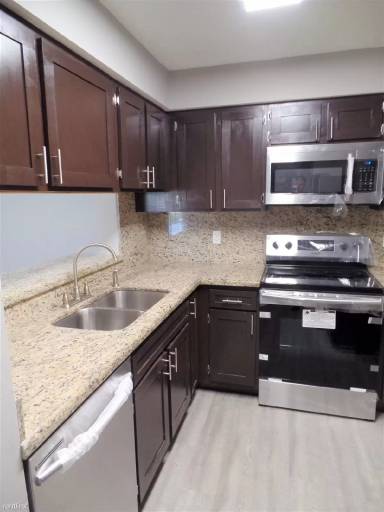 Main picture of 1281 SW 46th Ave