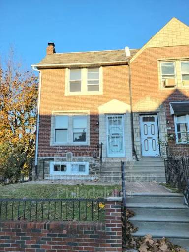 Main picture of 1701 E Mayland St