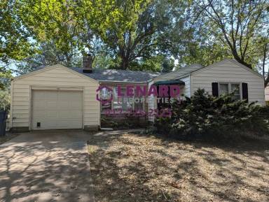 Main picture of 1036 E Linwood Ter