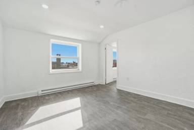 Main picture of 159 W Washington St