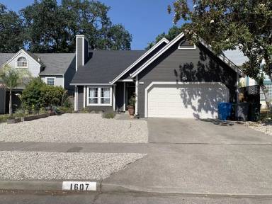 Main picture of 1607 Gamay St