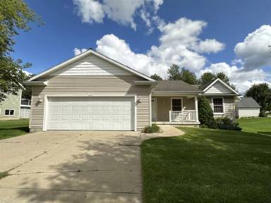 Main picture of 883 Meadows Dr