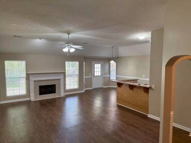 Main picture of 567 Laurel Hill Cir