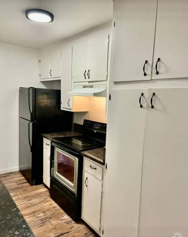 Main picture of 7368 Franklin Blvd