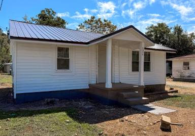 Main picture of 402 Curry Ln