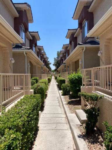 Main picture of 1350 Silver Sierra St