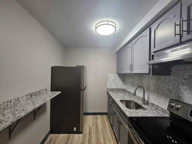 Main picture of 1160 S Main St