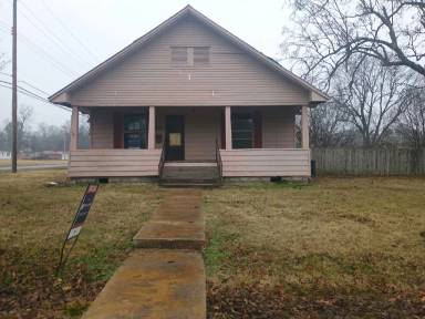 Main picture of 318 W 6th St