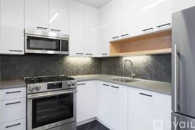 Main picture of 250 East Houston