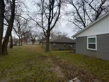 Main picture of 1222 W Brooks St