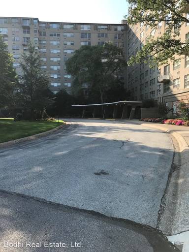 Main picture of Rosemont Plaza