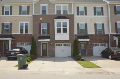 Main picture of 713 Suffield Way