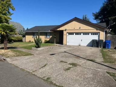 Main picture of 3128 Woodleaf St NE