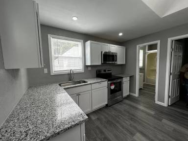 Main picture of 725 N Grand Ave