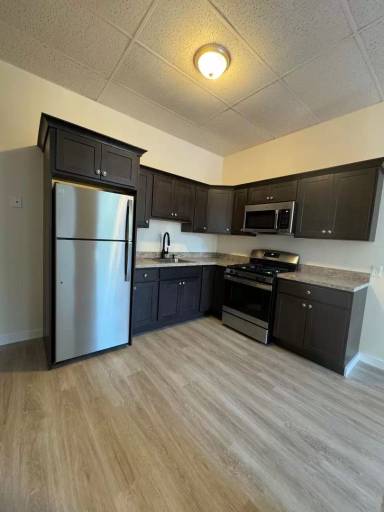 Main picture of 33 Deforest St