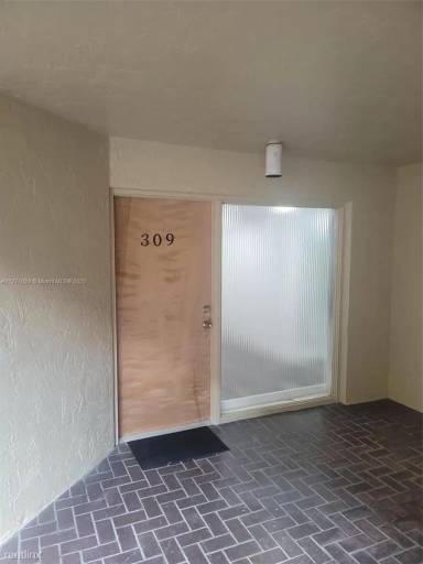 Main picture of 6701 SW 116th Ct