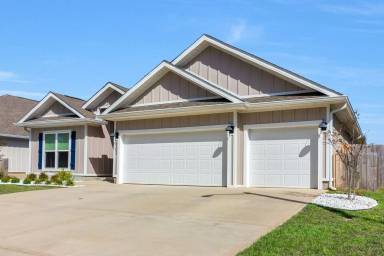 Main picture of 6352 Forest Bay Ave