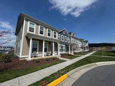 Main picture of 3241 Battery Park Pl