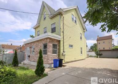 Main picture of 130 Prospect St