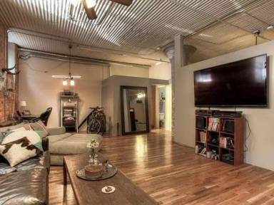 Main picture of 2261 Blake St