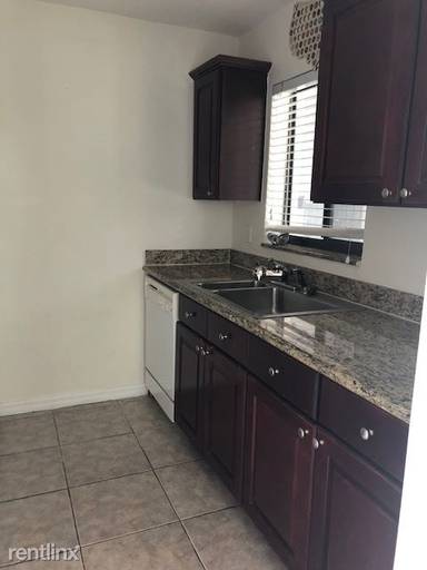 Main picture of 828 Lake Ave N