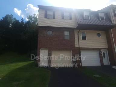 Main picture of 121 Pine Ct