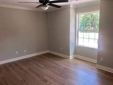 Main picture of 103 E Thorncliff Rd