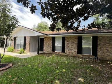 Main picture of 121 Joan St