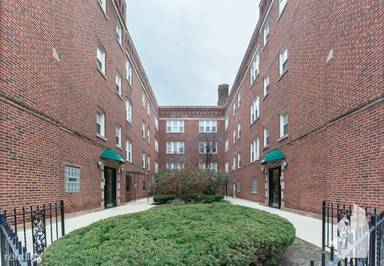 Main picture of 1830 W Lawrence Ave