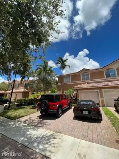 Main picture of 2440 NW 98th Ln