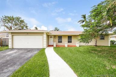 Main picture of 8461 SW 201st St