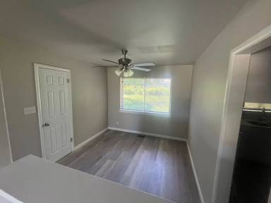 Main picture of 4632 N Frankfort Ave