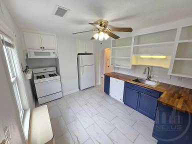 Main picture of 100 Robinson Ave