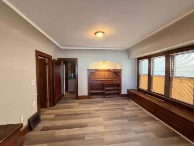 Main picture of 4120 W Burleigh St