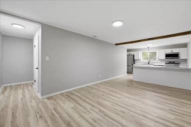 Main picture of 3001 S Broadway St